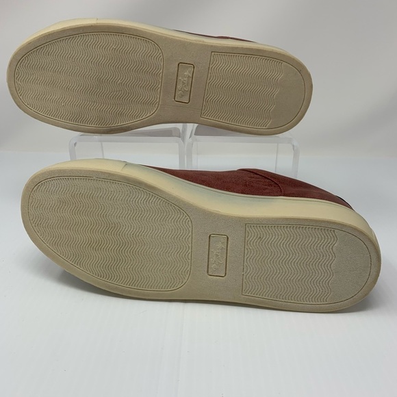 Secret Celebrity Low Top Sneaker 7.5 Pearlized Ruby Red - Picture 9 of 9